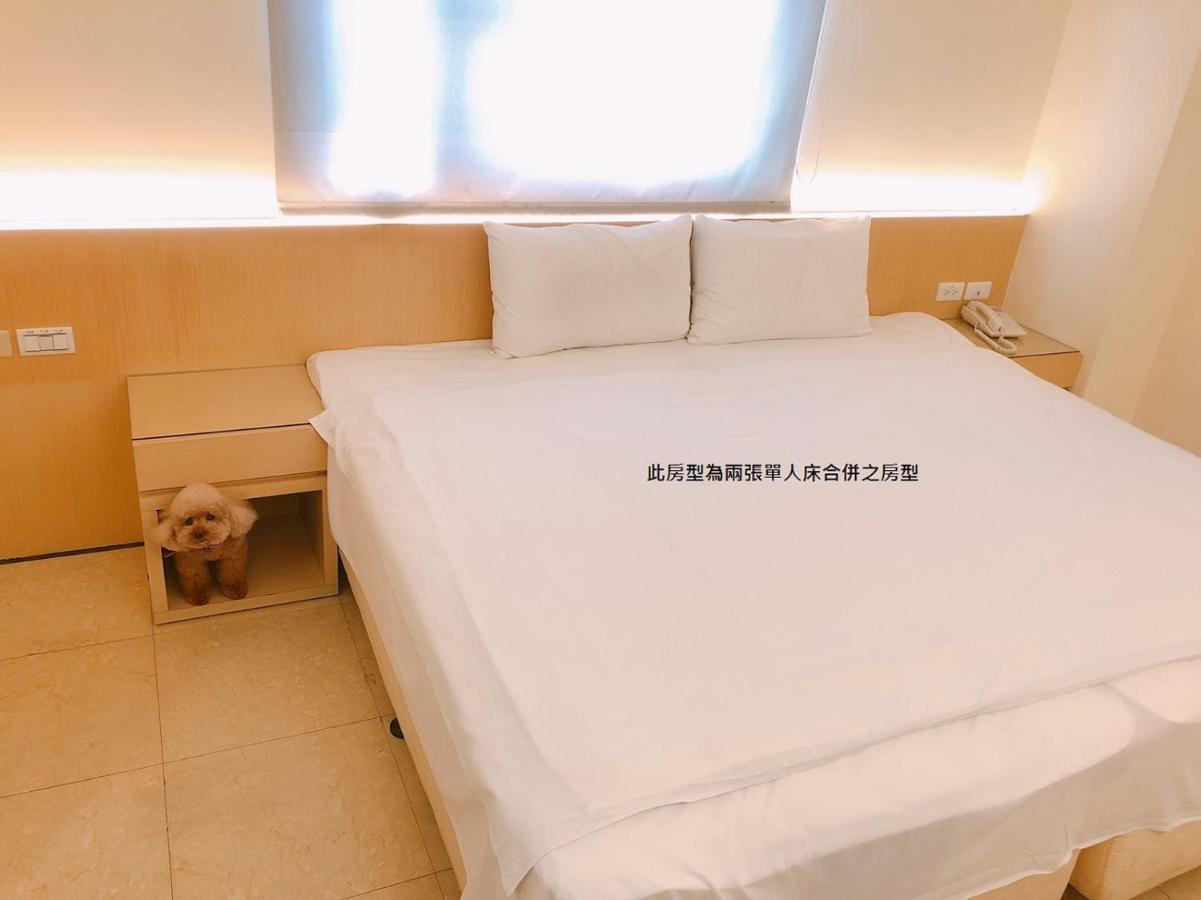 Kiwi Express Hotel - Kaohsiung Station Bagian luar foto
