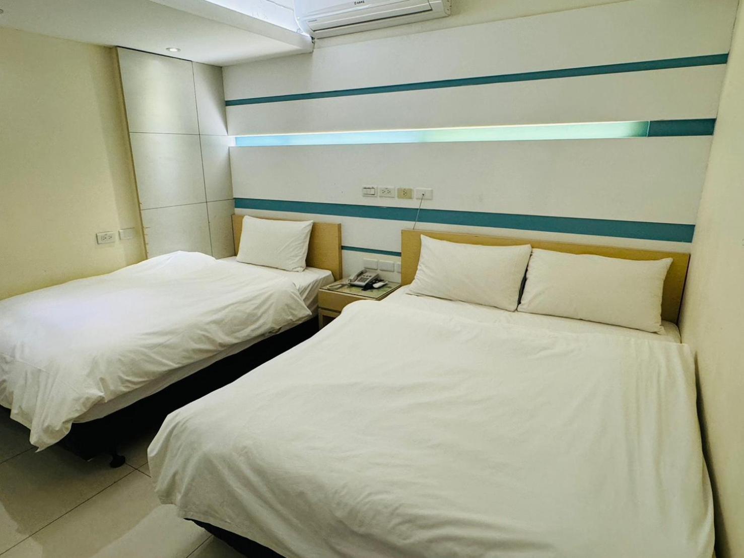 Kiwi Express Hotel - Kaohsiung Station Bagian luar foto