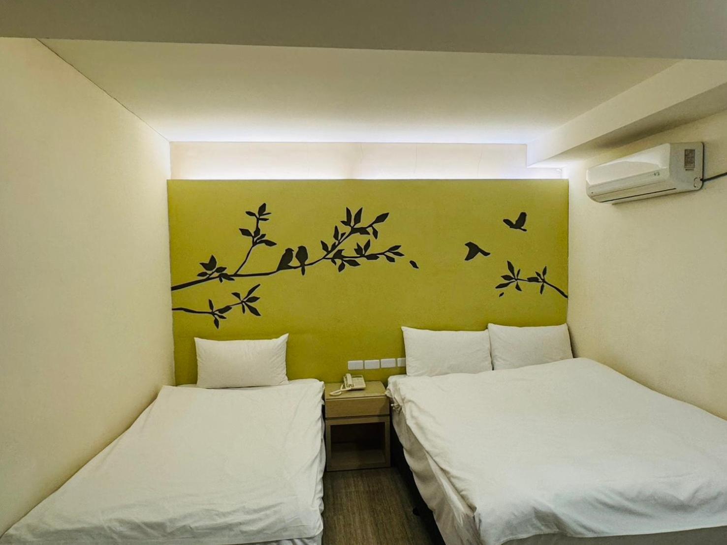 Kiwi Express Hotel - Kaohsiung Station Bagian luar foto